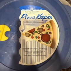 NEW Anchor Hocking Pizza Keeper Tupperware Holder Steam Vent Ribbed Base 9”D