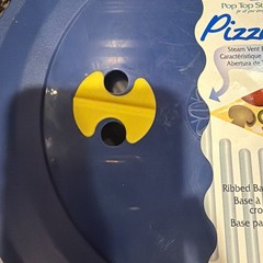 NEW Anchor Hocking Pizza Keeper Tupperware Holder Steam Vent Ribbed Base 9”D