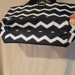 Thirty-One Black & White Chevron Insulated Zip Insulated Tote Bag