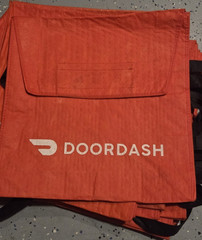 DoorDash Red Insulated Food Pan Bag — Holds 2 Pans, Fits 4 Pizza Boxes