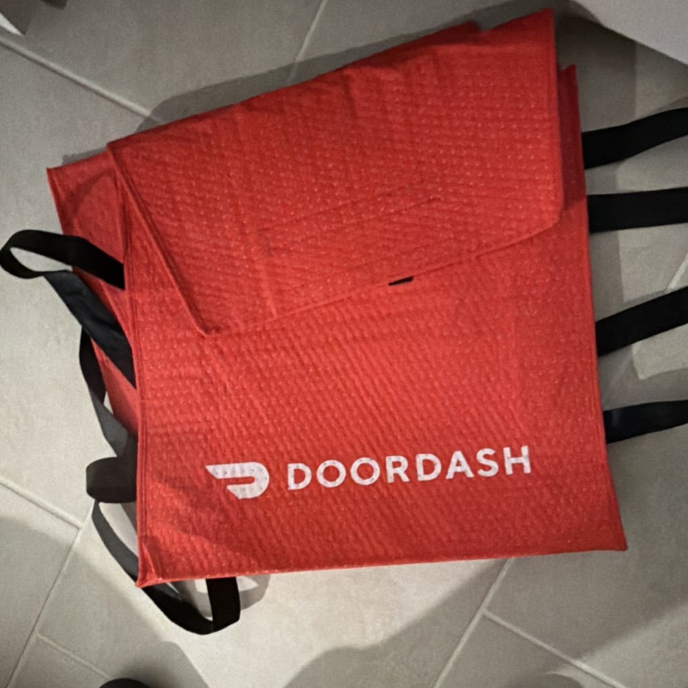 Two (2 ) DoorDash Insulated Pizza Bag Red with Black Straps