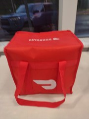 DoorDash insulated delivery bag for drinks or food zipper hot cold temperature
